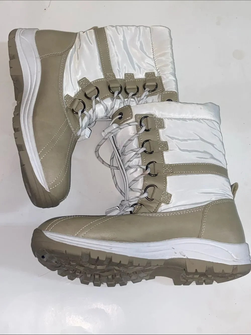 Norti 8 3M  Trinsulate Tan and White Lace-Up Insulated Winter Boot Size 8